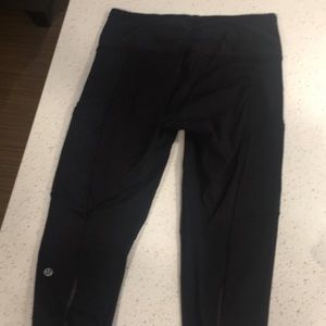 Lululemon black crop pocket leggings